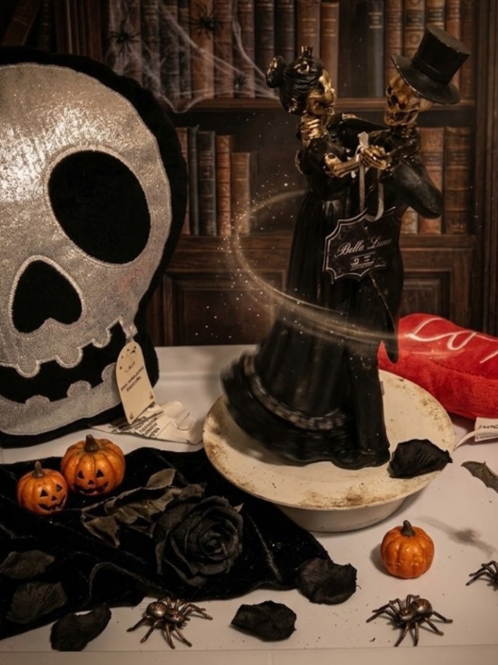 Bella Lux Dancing Skeleton Couple plus Skeleton & XOXO Pillows